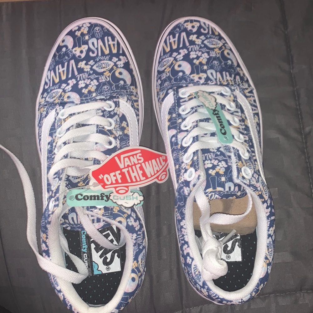 Vans 7.5 womens new with box.